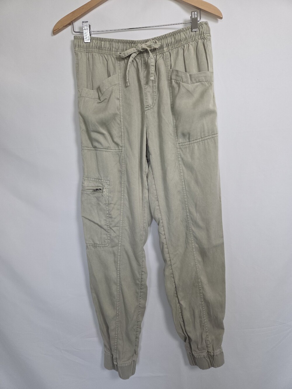 Lightweight cargo joggers for women